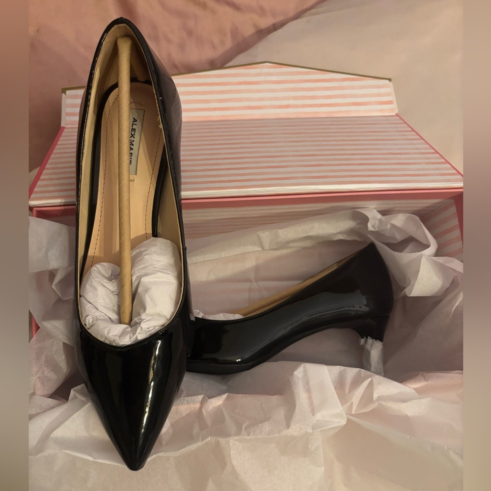 Alex Marie Black Patent • Man Made • kitten Heel Pumps • sleek • Dillards brand• - Picture 16 of 17